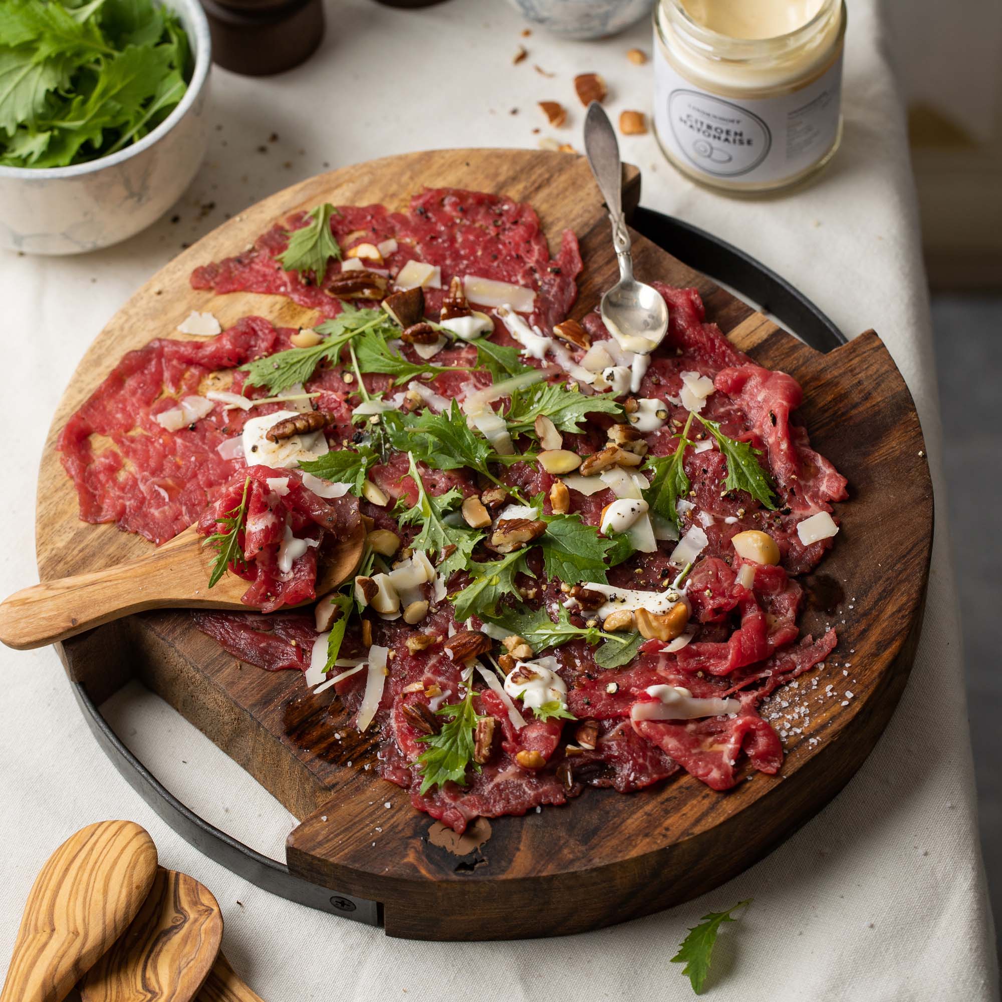 Pure Rose Wood Serveerplank rond 2 metalen handvatten 39 cm