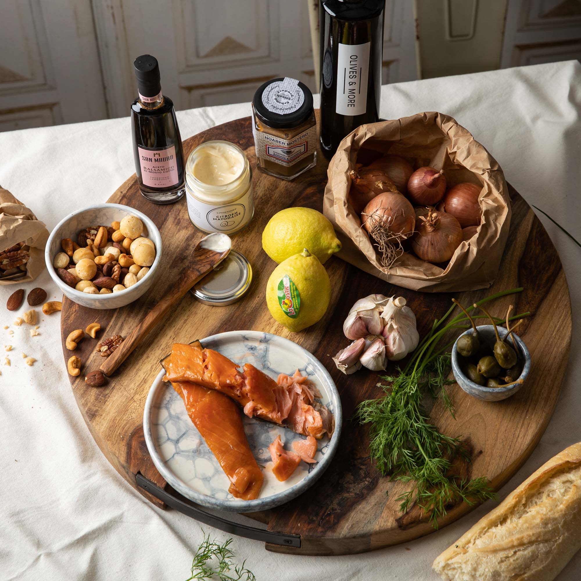 Pure Rose Wood Serveerplank rond 2 metalen handvatten 49 cm