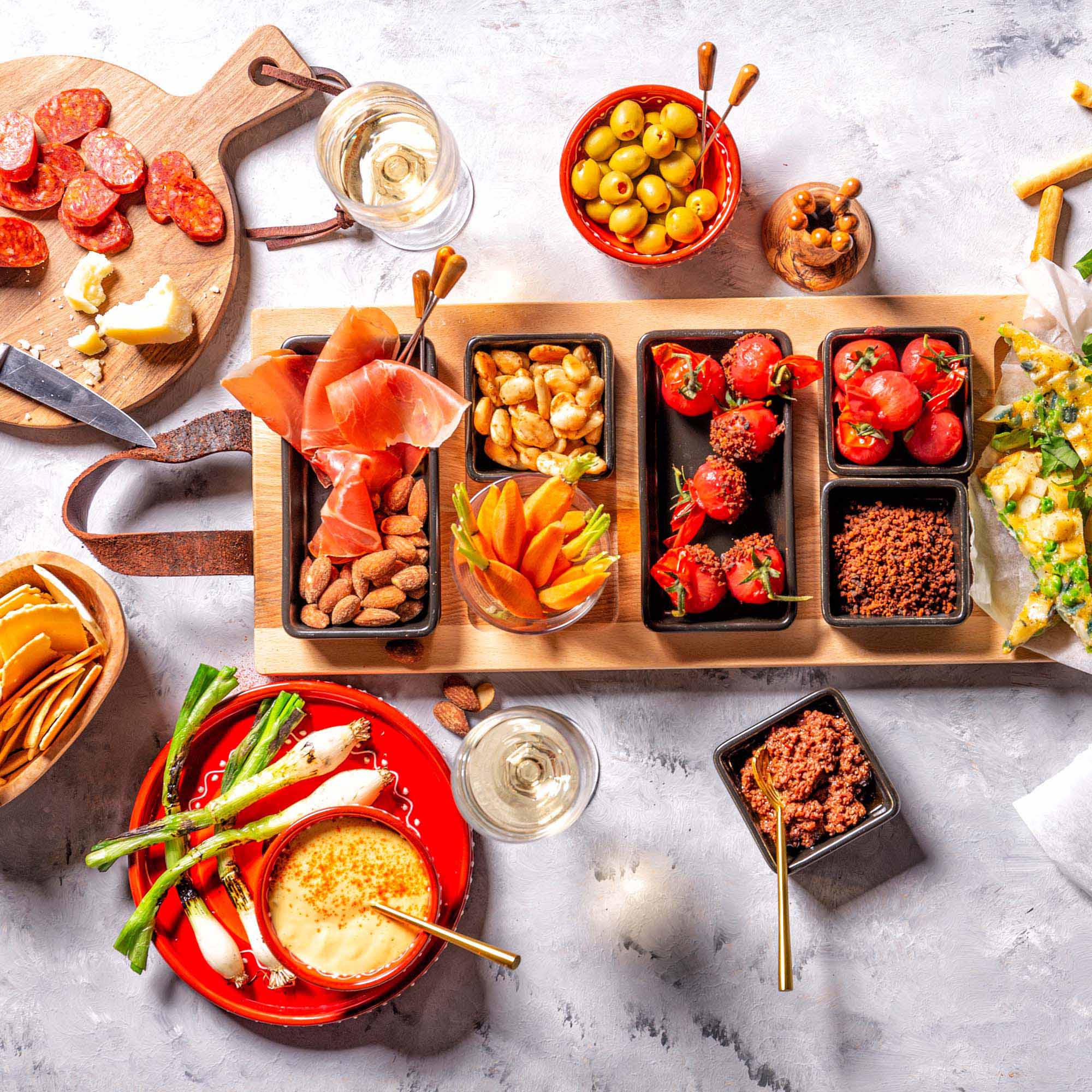 Bowls and Dishes Borreltray 49cm 5-vaks met schaaltjes zwart