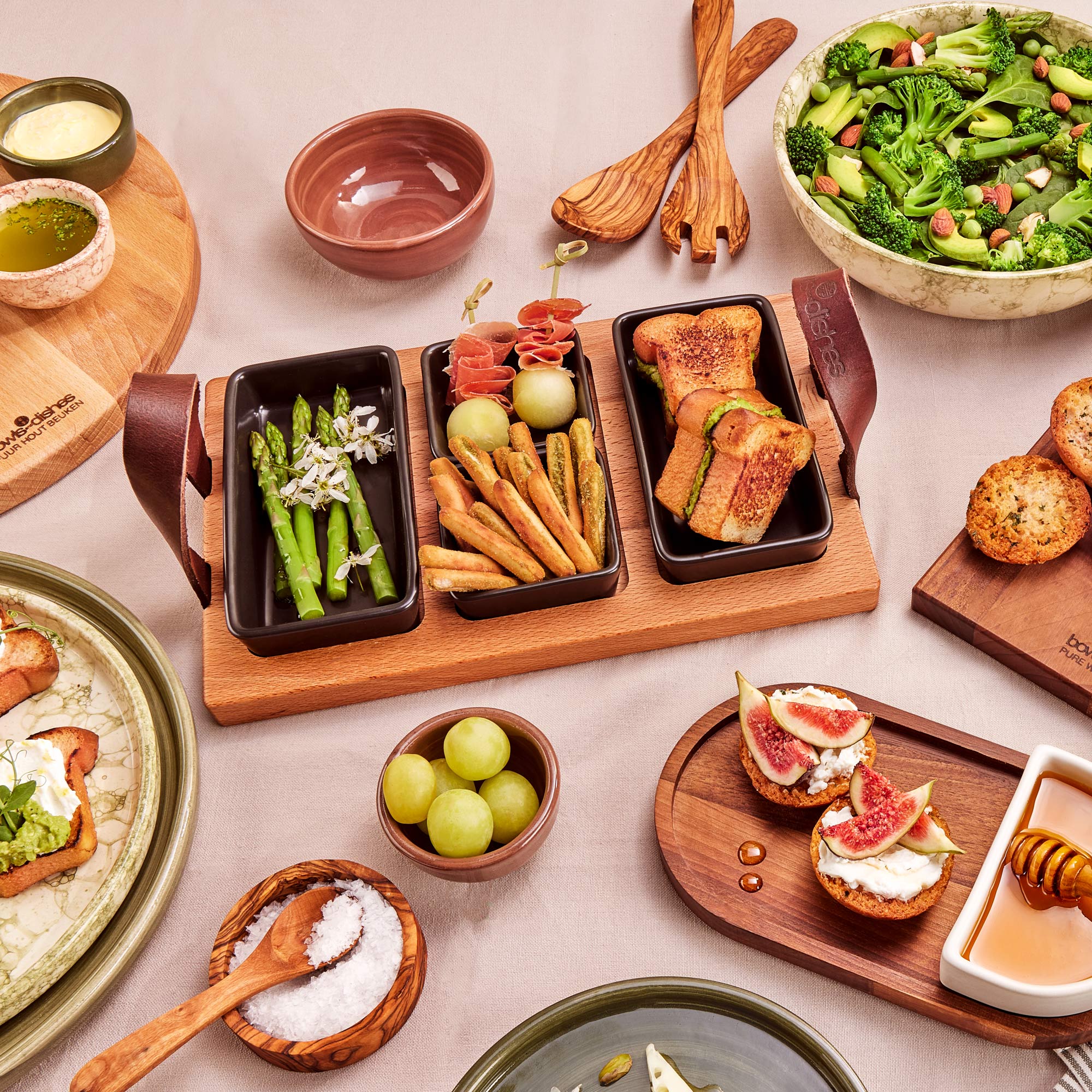 Bowls and Dishes Borreltray 30cm 3-vaks met schaaltjes zwart Bowls and Dishes Borreltray 30cm 3-vaks met schaaltjes zwart