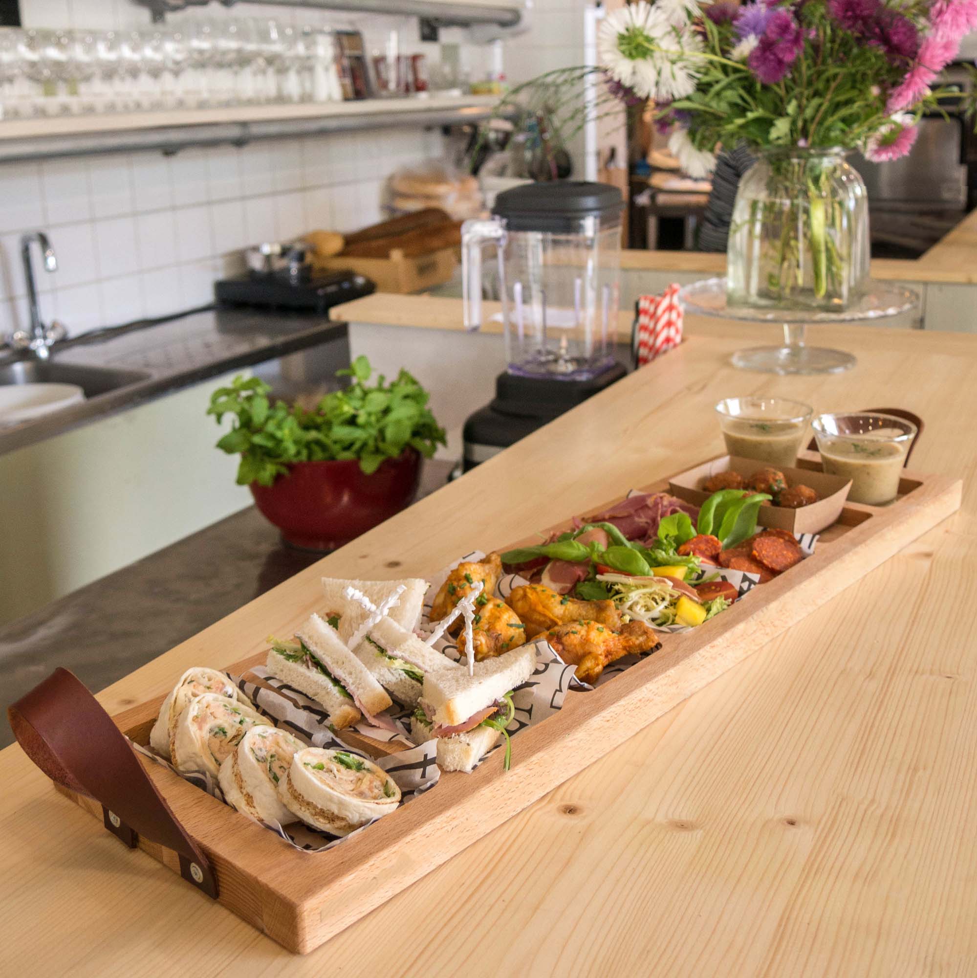 Pure Beech Wood Streetfoodtray 49 cm 5 cutouts leather handles