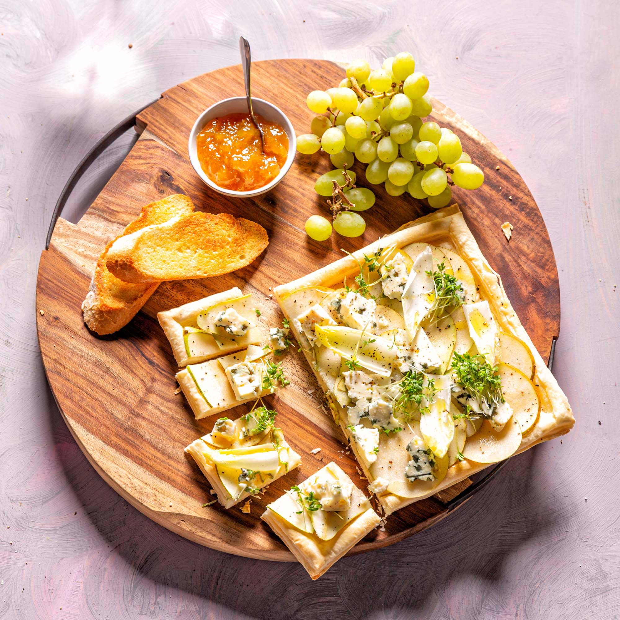 Pure Rose Wood Serveerplank rond 2 metalen handvatten 29 cm