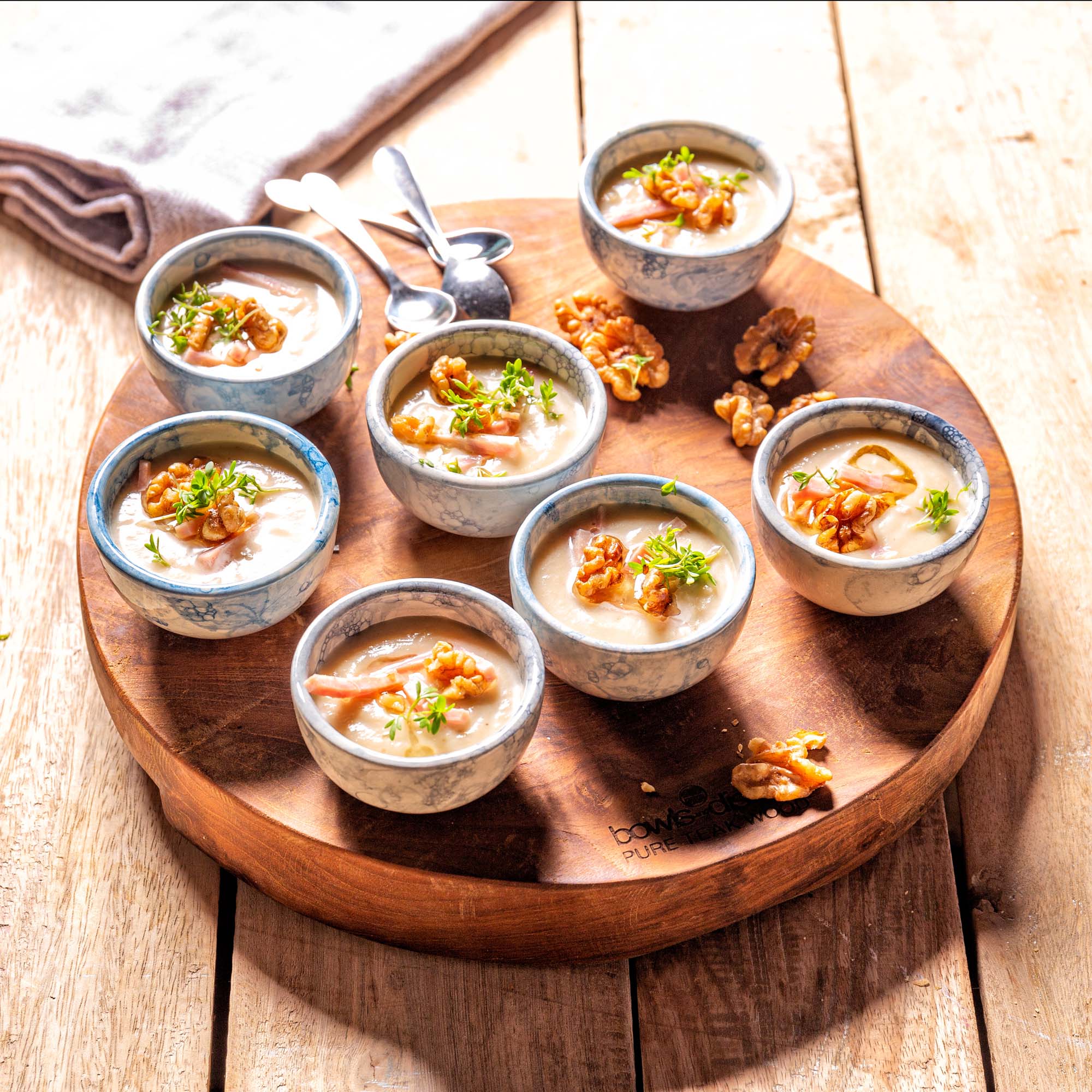 Pure Teak Wood Ronde plank met twee handgrepen 30 x 3 cm