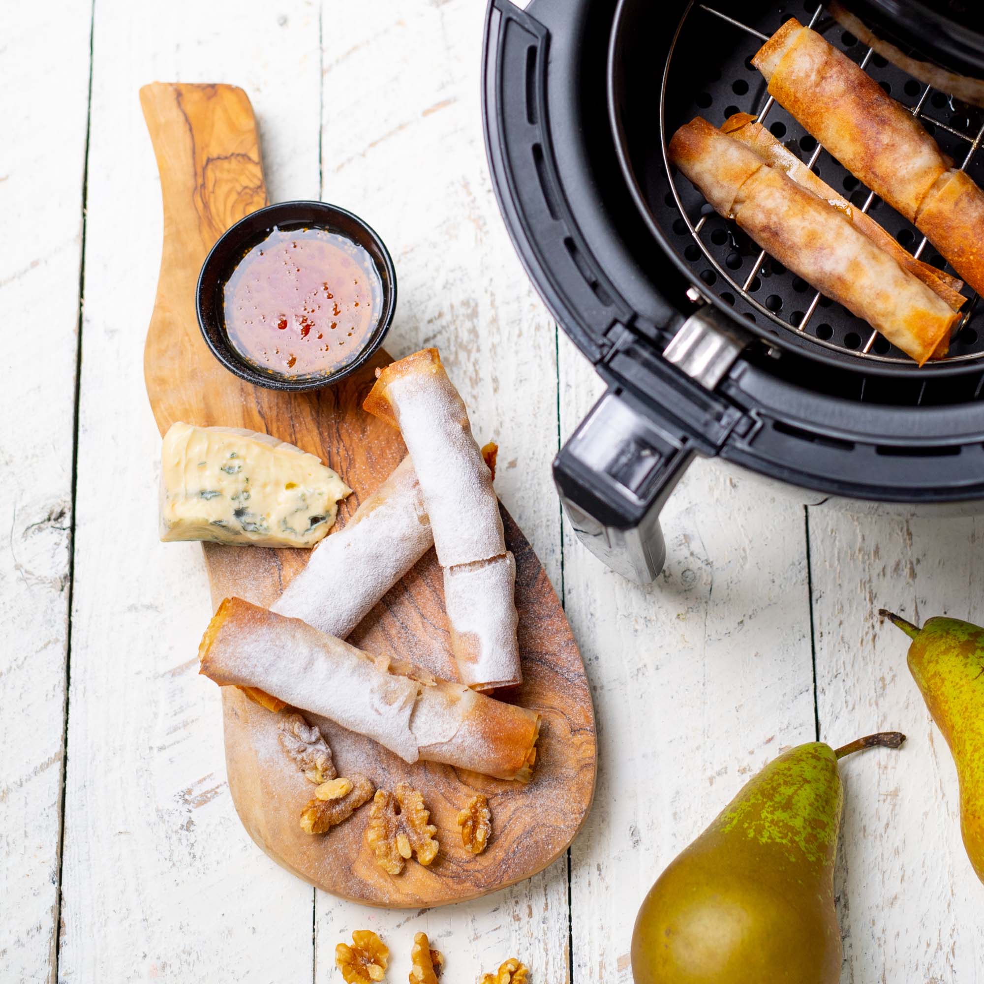 Olijfhouten Serveerplank Rustique met handvat 40-45 cm Olijfhouten Serveerplank Rustique met handvat 40-45 cm