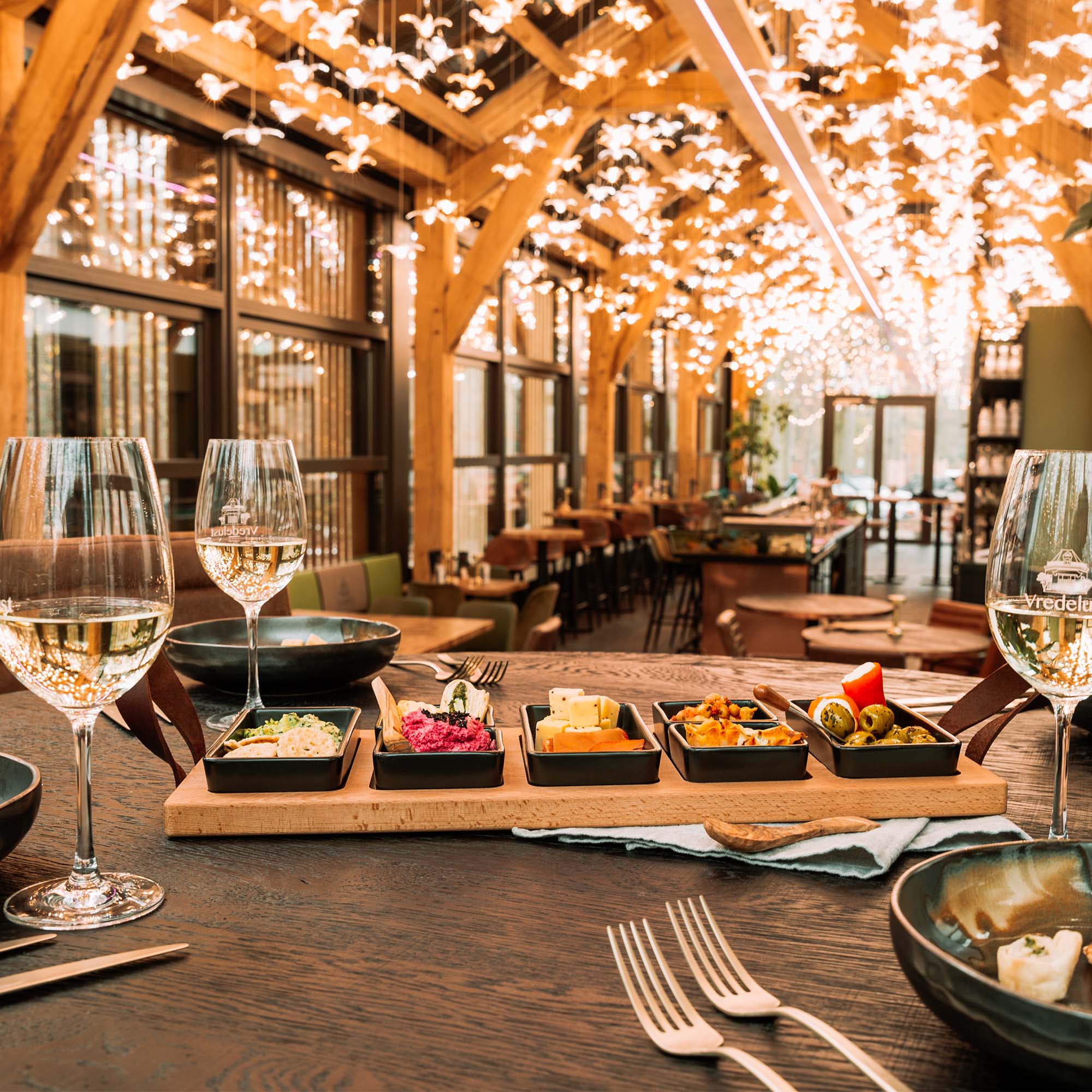 Bowls and Dishes Borreltray 49cm 5-vaks met schaaltjes zwart